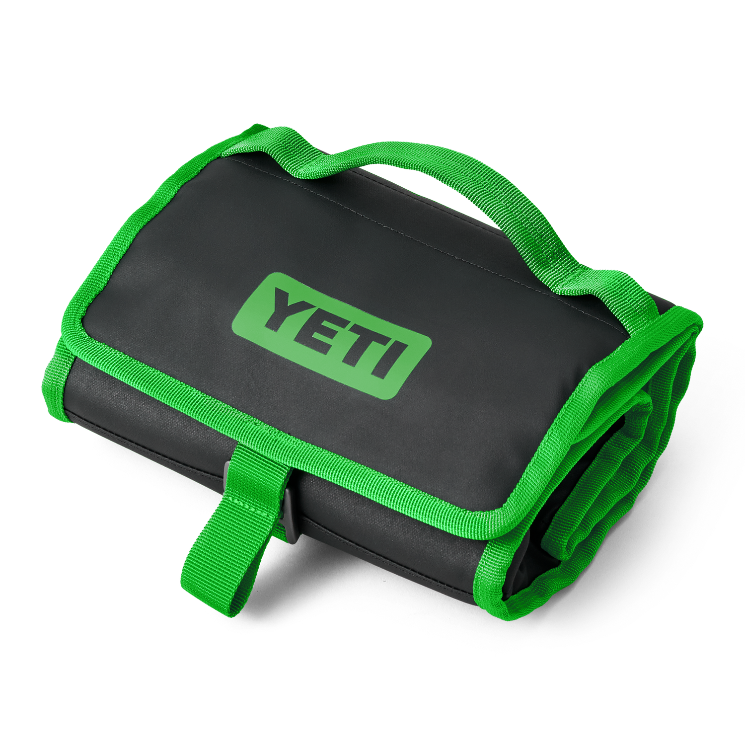 https://ie.yeti.com/cdn/shop/products/site_studio_Soft_Coolers_Daytrip_Lunch_Bag_Canopy_Green_3qtr_11122_Primary_B_2400x2400_d0a00148-8572-45b6-86e7-b177818ad2ce.png?v=1689794464&width=1500